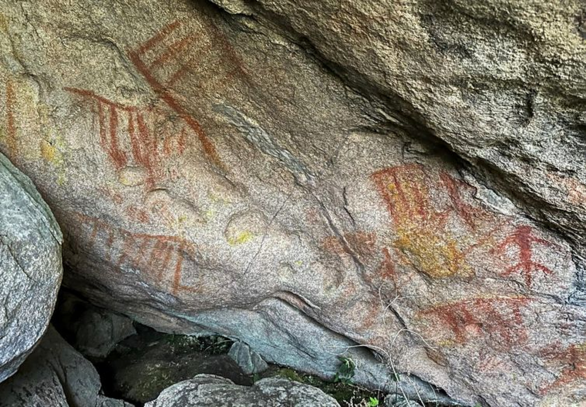 Pesquisas das pinturas rupestres localizadas no Parque Nacional de Itatiaia, no Rio - Concessionária Parquetur / PNI / Divulgação