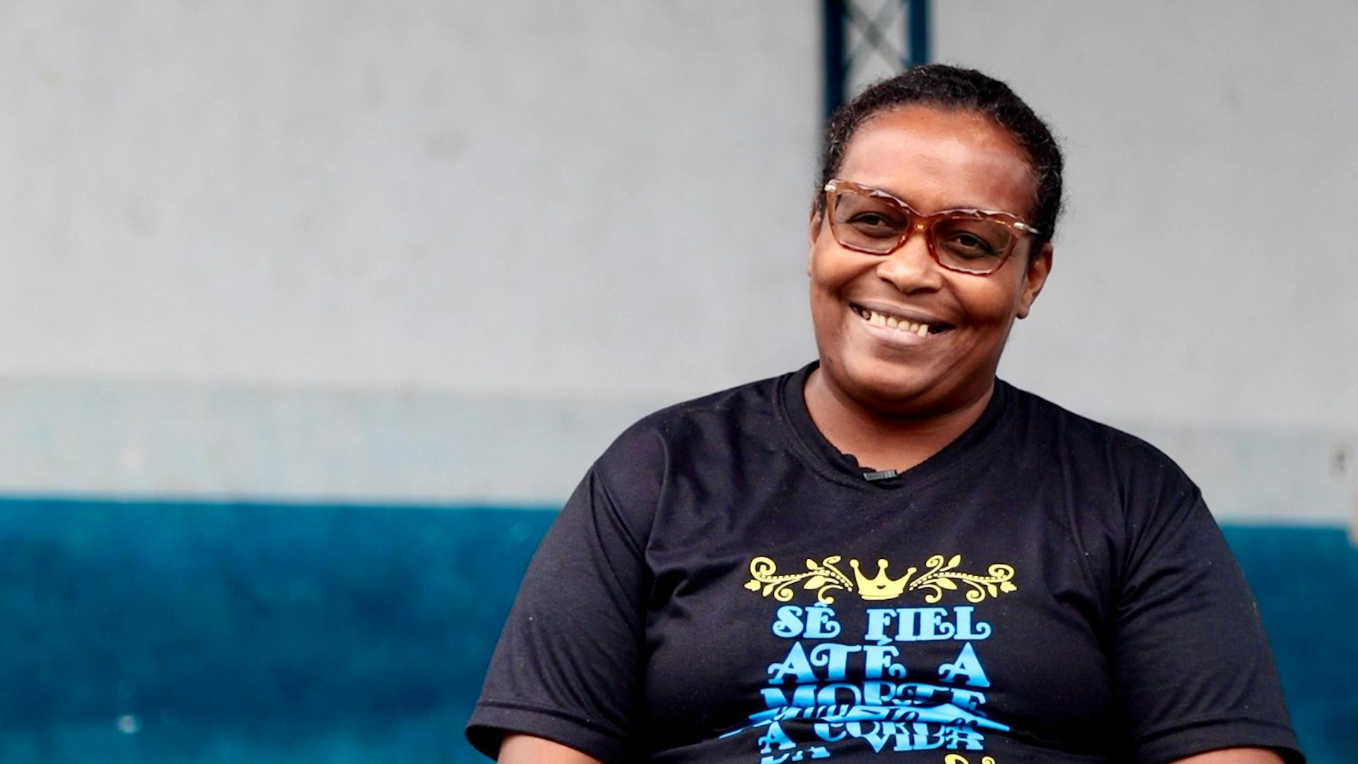 Aretusca Michelle Ara&uacute;jo, hoje inspetora de alunos, que interrompeu os estudos aos 18 anos  - Matheus Santos/PMSJM