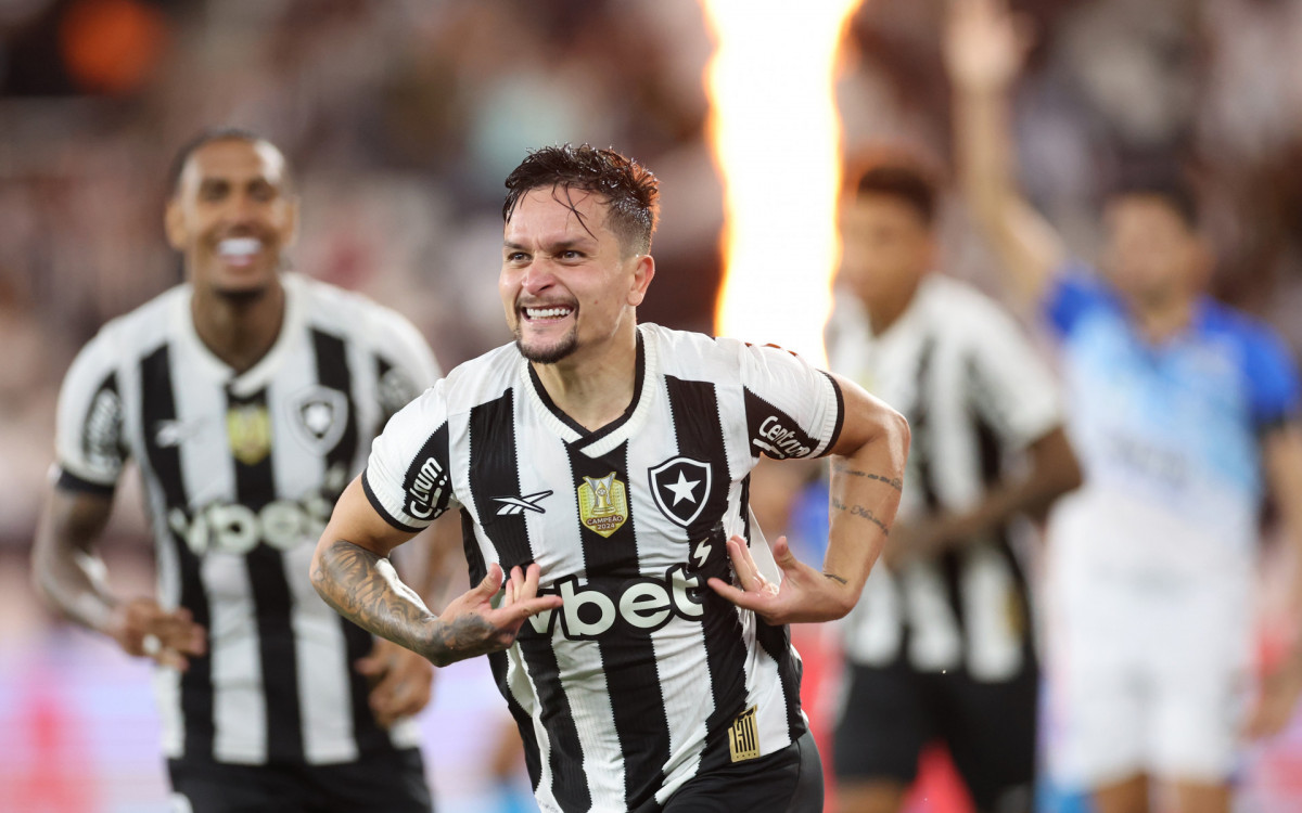 Artur recebeu cruzamento de Cuiabano e, de cabe&ccedil;a, estufou a rede na segunda etapa