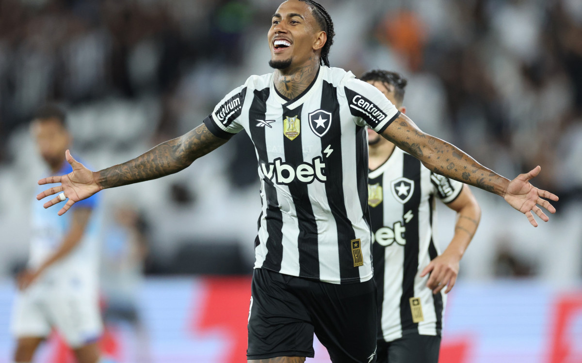 Rwan Cruz celebra primeiro gol marcado com a camisa do Botafogo