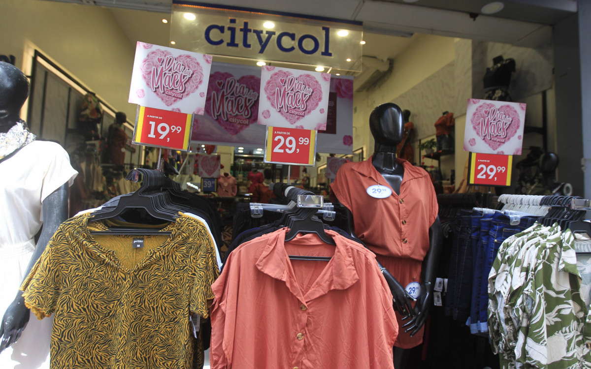 Disposi&ccedil;&atilde;o do consumidor para fazer compras est&aacute; relacionada com o recebimento do sal&aacute;rio no come&ccedil;o do m&ecirc;s
