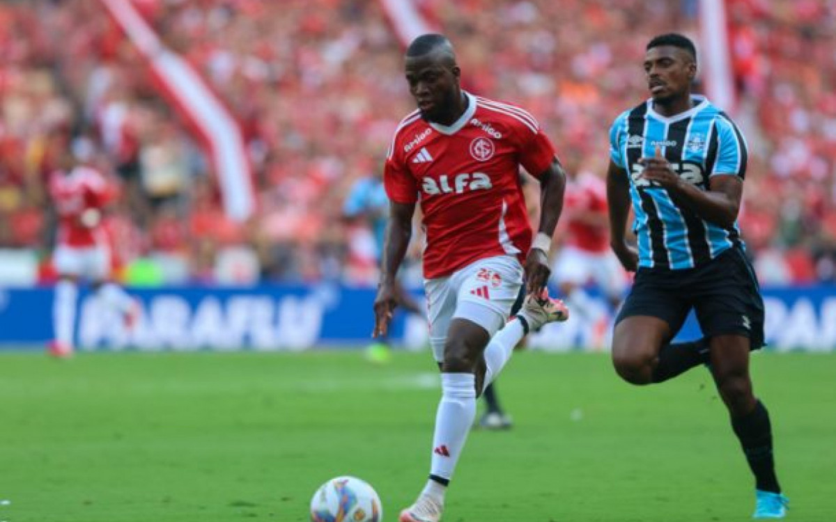 Roger defende Valencia ap&oacute;s vaias de parte da torcida do Inter