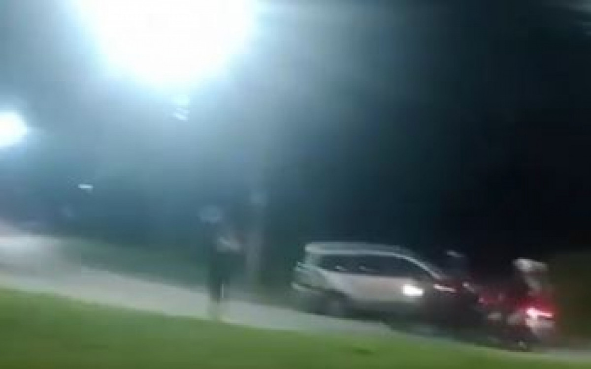 O ve&iacute;culo usado pelos criminosos foi recuperado nos acessos a Vila Kennedy