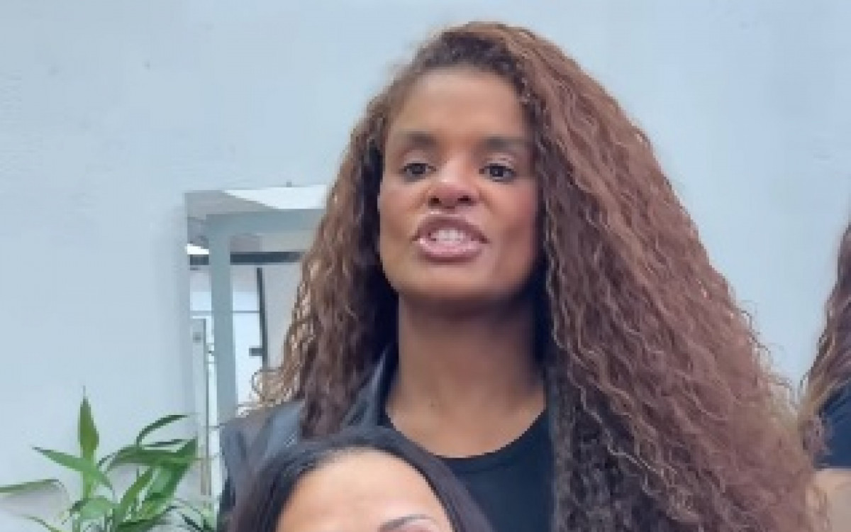 Viviane Ara&uacute;jo exibiu novo visual ap&oacute;s fim de novela 