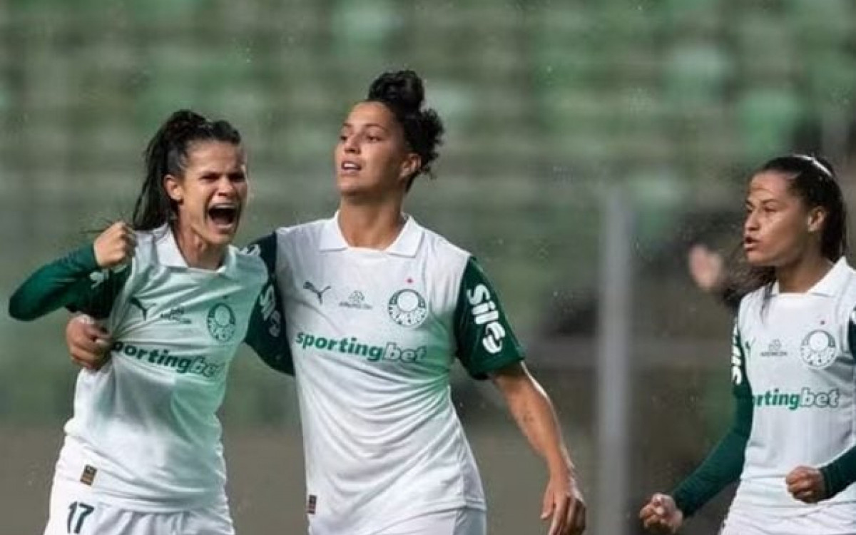 Amanda Gutierres faz tr&ecirc;s, Palmeiras goleia o Juventude e sobe no Brasileir&atilde;o