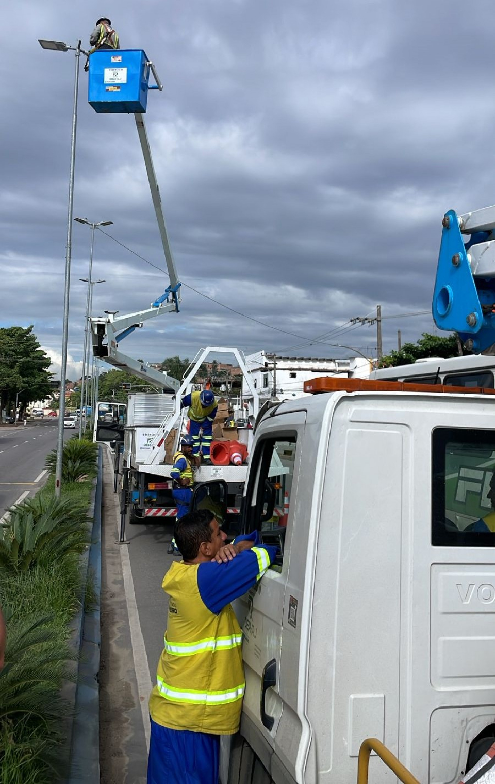 A Avenida Joaquim da Costa Lima já teve 300 pontos de luz instalados e substituídos