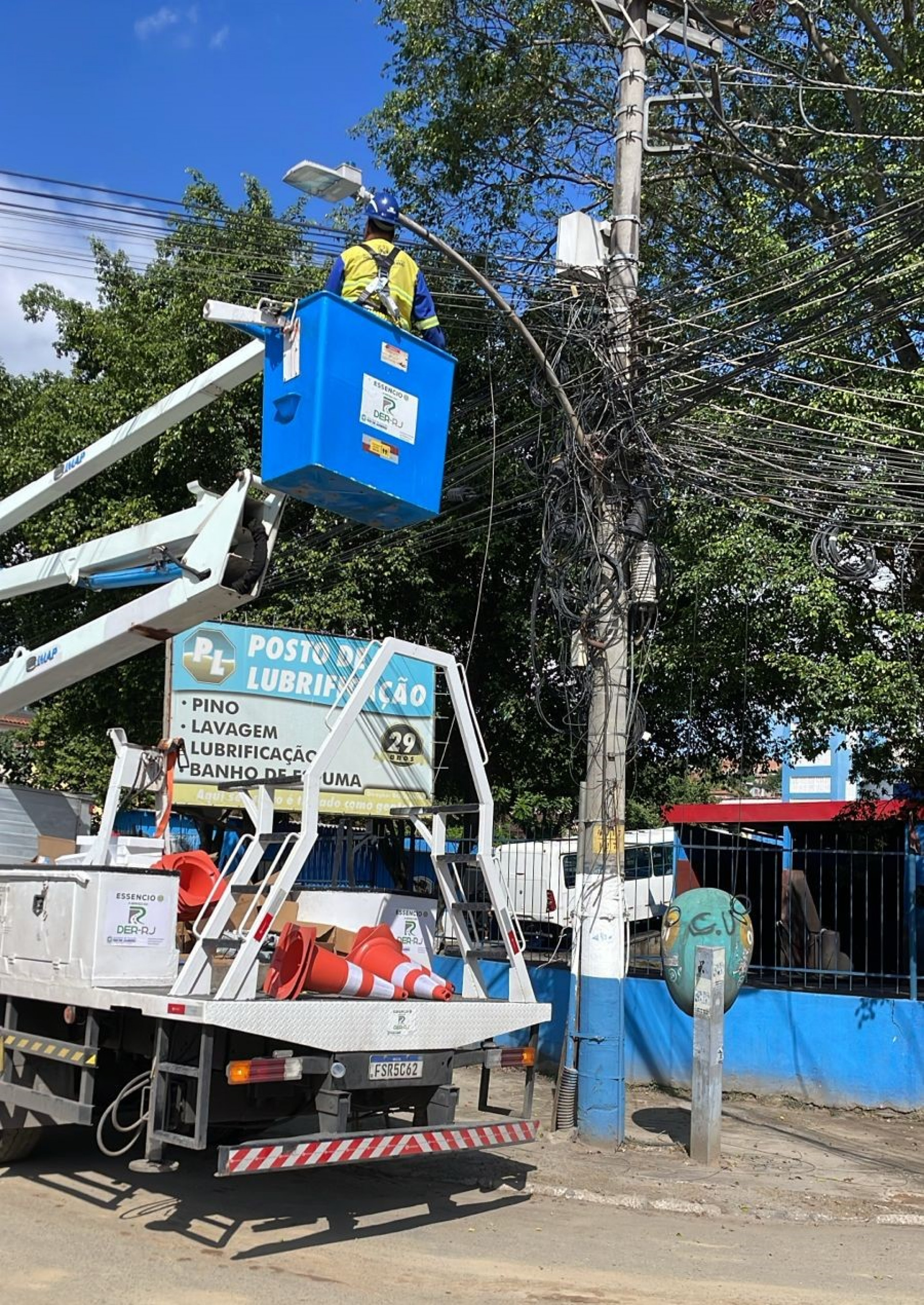 A coloca&ccedil;&atilde;o e substitui&ccedil;&atilde;o de pontos de luz se estender&aacute; tamb&eacute;m par a Avenida Autom&oacute;vel Clube - Divulga&ccedil;&atilde;o / PMBR
