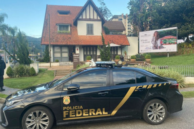 Polícia Federal deflagra operação em Itaipava contra golpes financeiros e lavagem de dinheiro