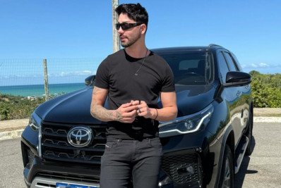 Rico Melquiades recupera carro após ele ser apreendido em operação