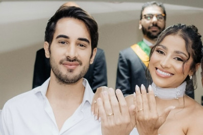 Diogo Melim e Nanda Caroll oficializam união no civil: 'Casamos!'