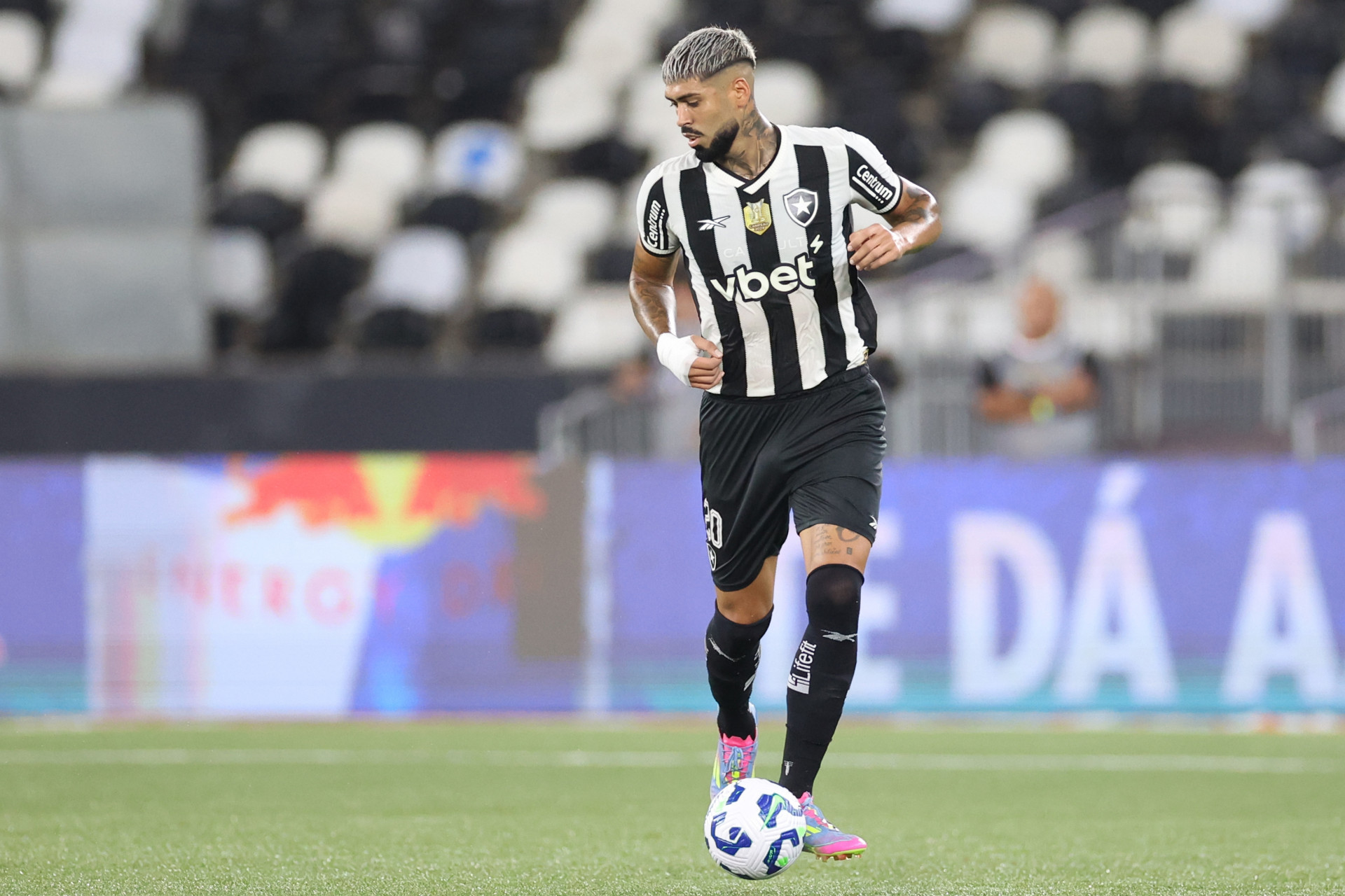Titular no Botafogo, Barboza foi substituído no primeiro tempo com dores no pé esquerdo - Vítor Silva / Botafogo