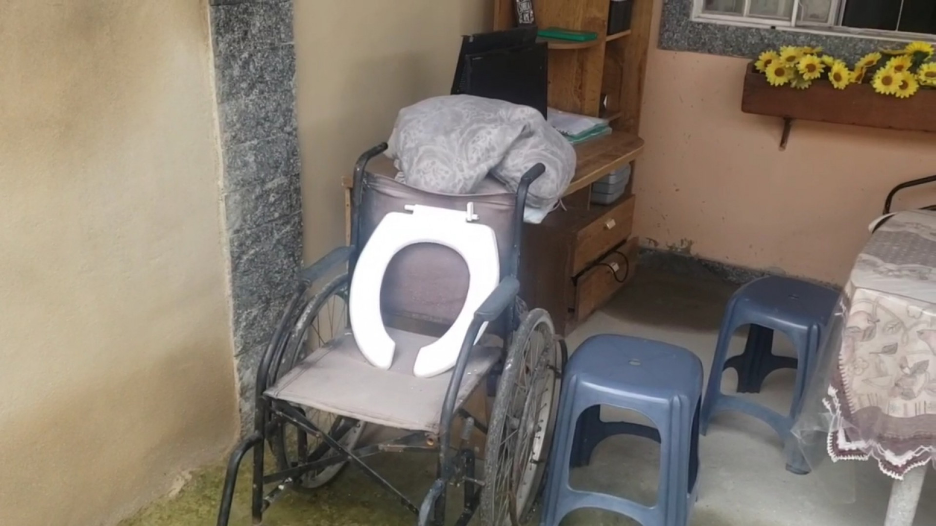 Idosos viviam em condições precárias em uma casa de repouso clandestina de Campo Grande - Reprodução