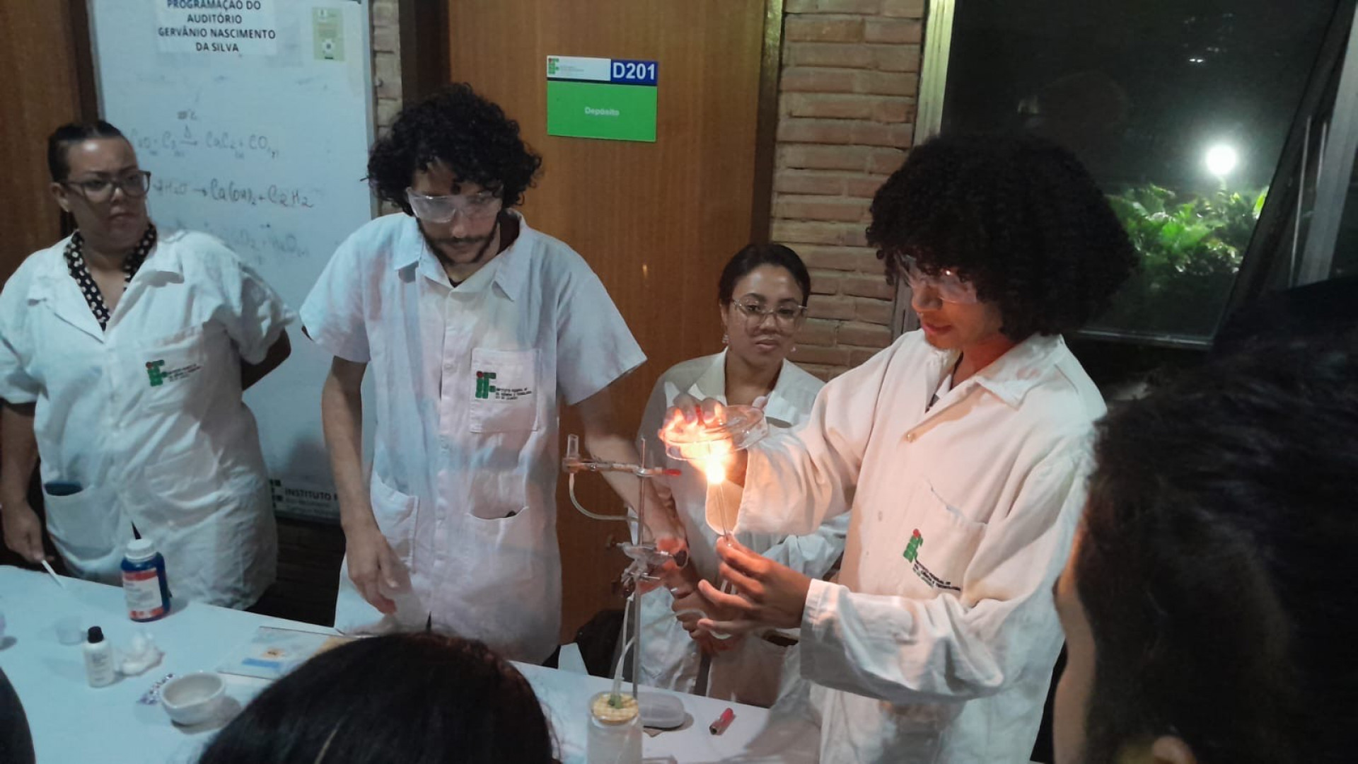 Al&eacute;m das mesas redondas, houve uma apresenta&ccedil;&atilde;o cultural e exposi&ccedil;&atilde;o de produtos educacionais - Divulga&ccedil;&atilde;o / IFRJ Nil&oacute;polis