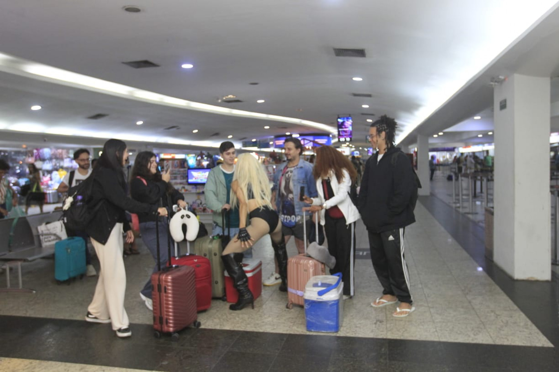 Cover da Lady Gaga movimenta desembarque na Rodoviária do Rio nesta quarta (30) - Reginaldo Pimenta/Agência O DIA