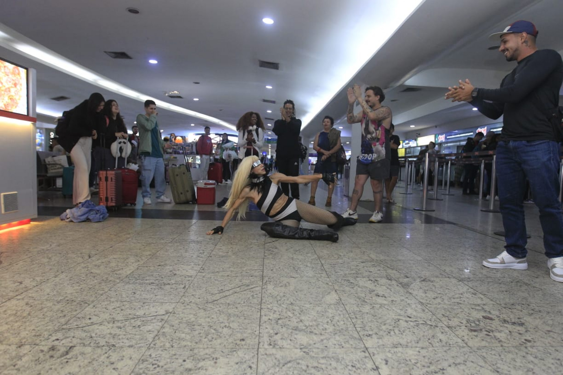 Cover da Lady Gaga movimenta desembarque na Rodoviária do Rio nesta quarta (30) - Reginaldo Pimenta/Agência O DIA