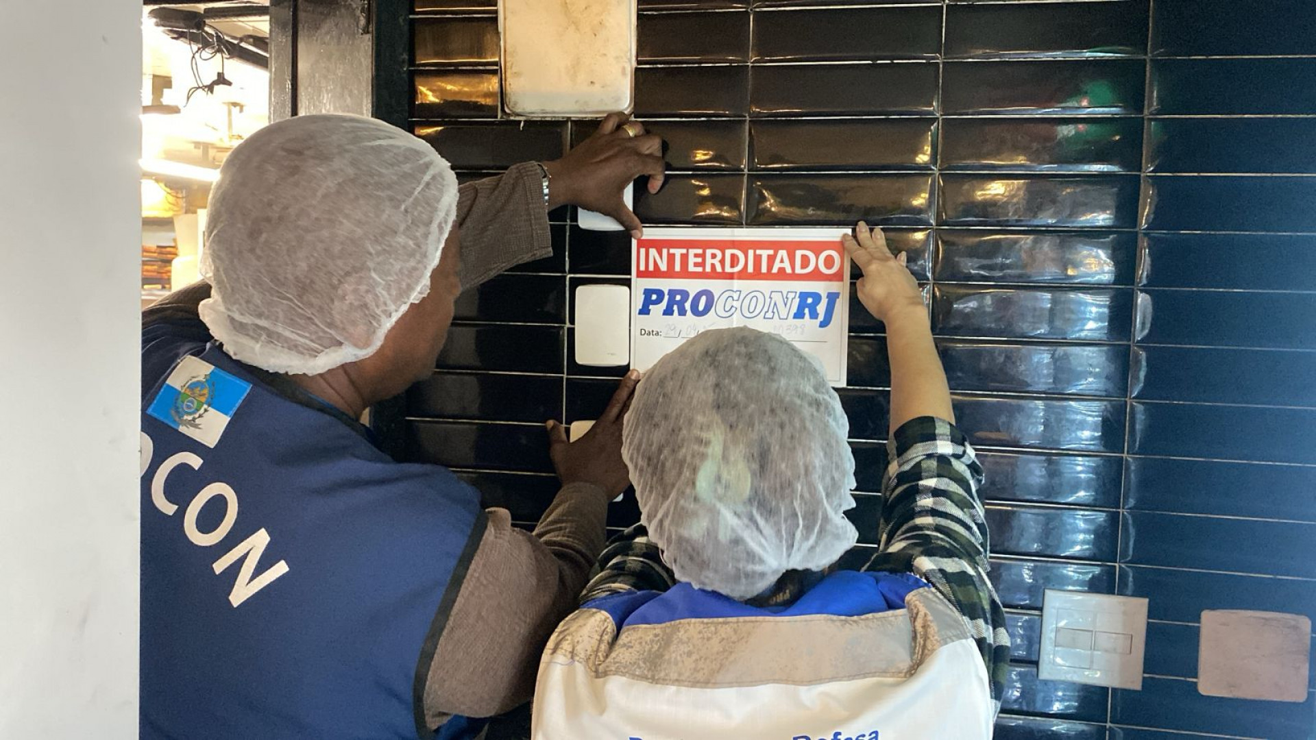 Restaurantes e 22 estabelecimentos são autuados e interditados em operação em Copacabana  - Divulgação / Procon-RJ