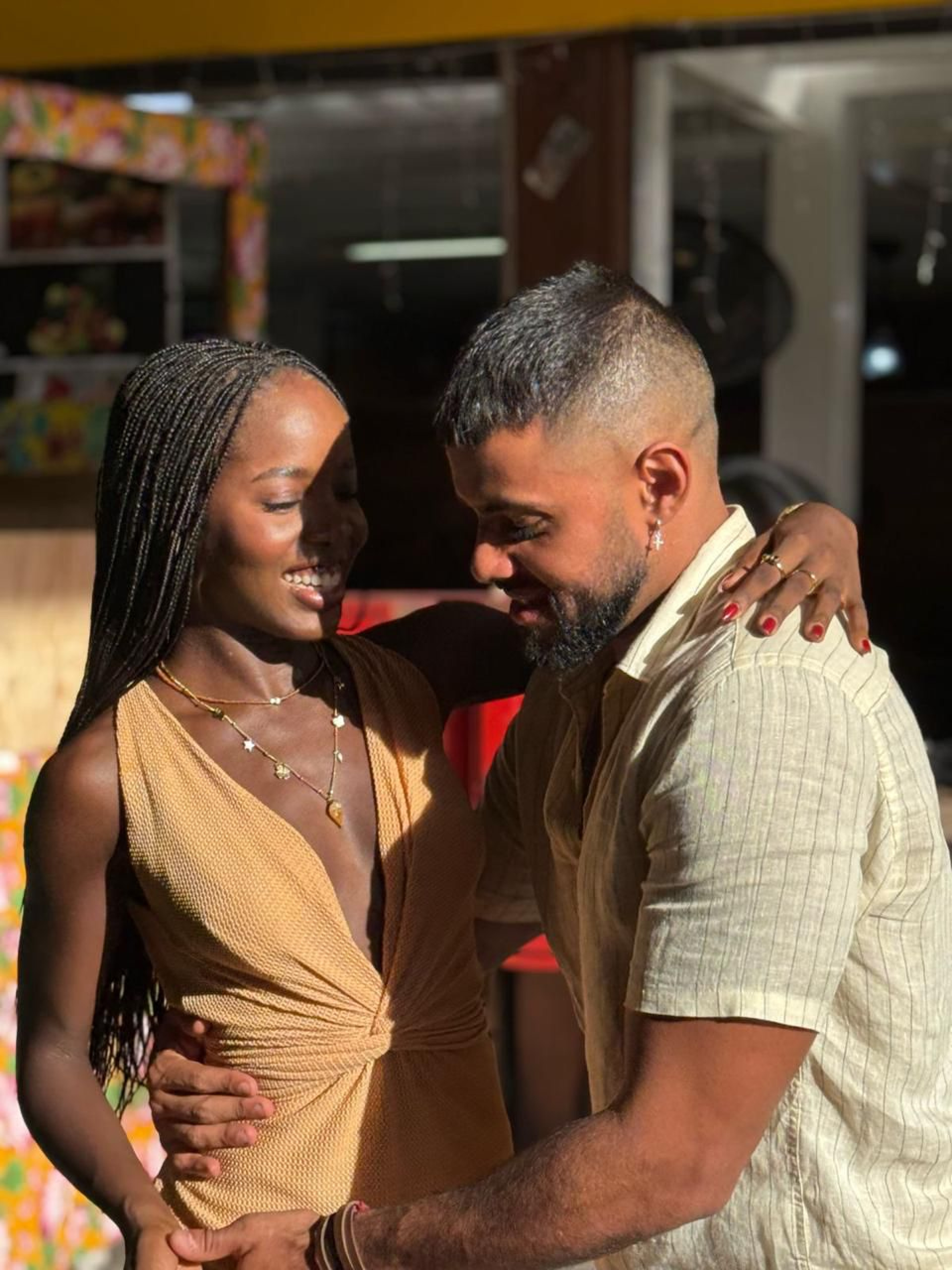 Clara Moneke e Gabriel Fuentes - Reprodução/Divulgação