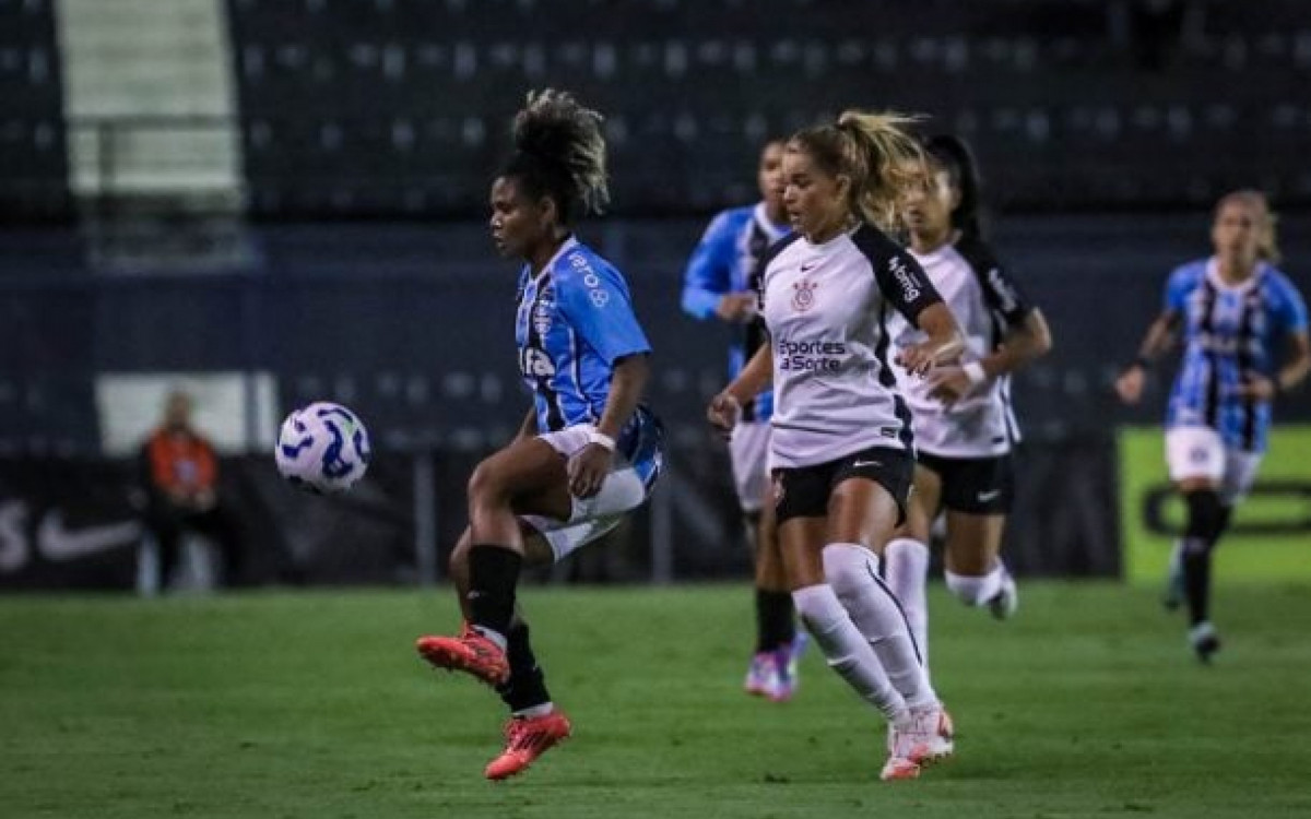 Corinthians supera ferrolho do Gr&ecirc;mio e entra no G4 do Brasileir&atilde;o Feminino
