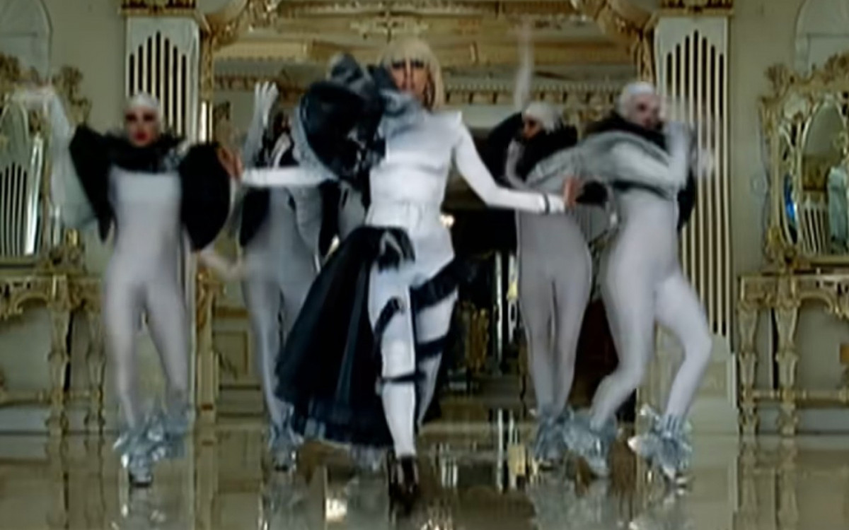 Lady Gaga coleciona looks e makes icônicos ao longo da carreira