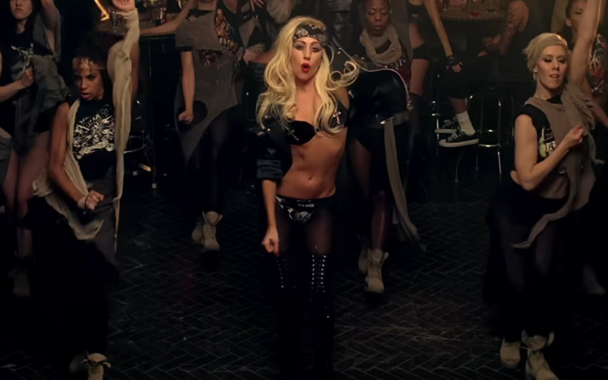 Lady Gaga coleciona looks e makes icônicos ao longo da carreira