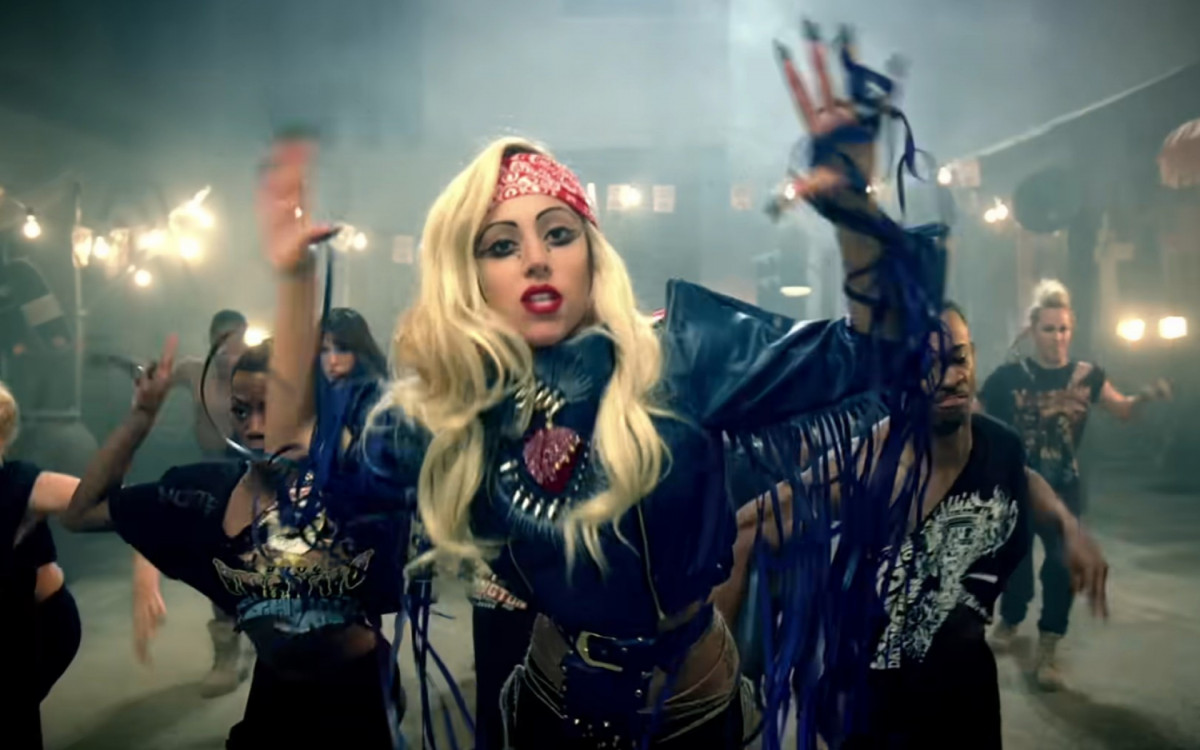 Lady Gaga coleciona looks e makes icônicos ao longo da carreira