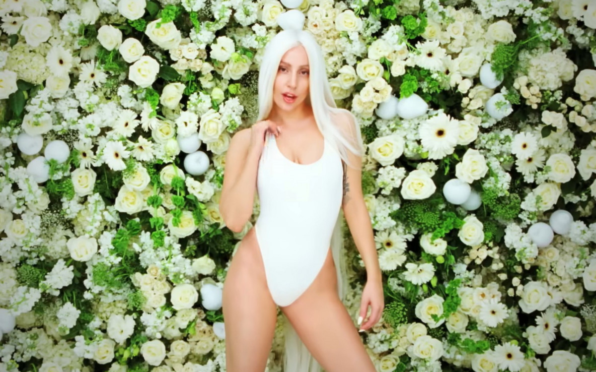 Lady Gaga coleciona looks e makes icônicos ao longo da carreira