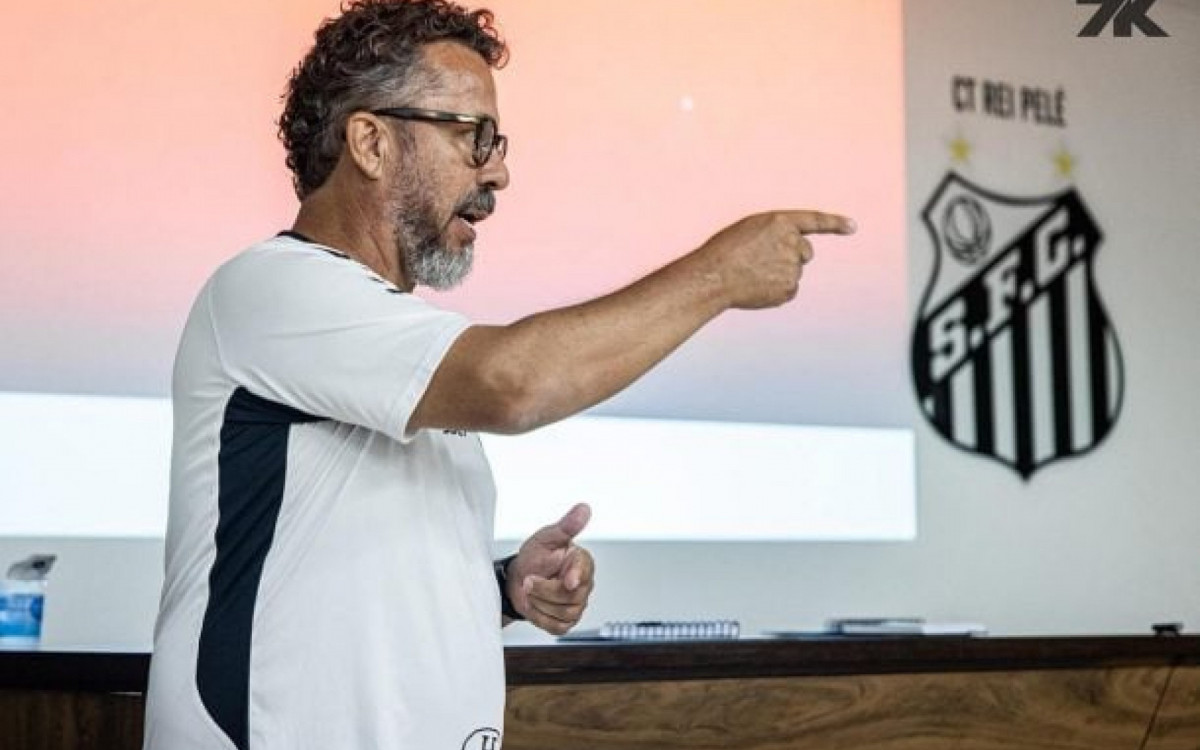 Cl&eacute;ber Xavier nega estar preparando terreno para Tite no Santos