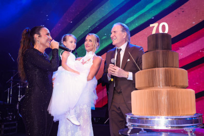 Ivete Sangalo faz show na renovação de votos de Ana Paula Siebert e Roberto Justus