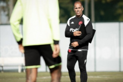 Felipe desconversa sobre novo técnico e critica zagueiro do Vasco: 'Eu não gosto'