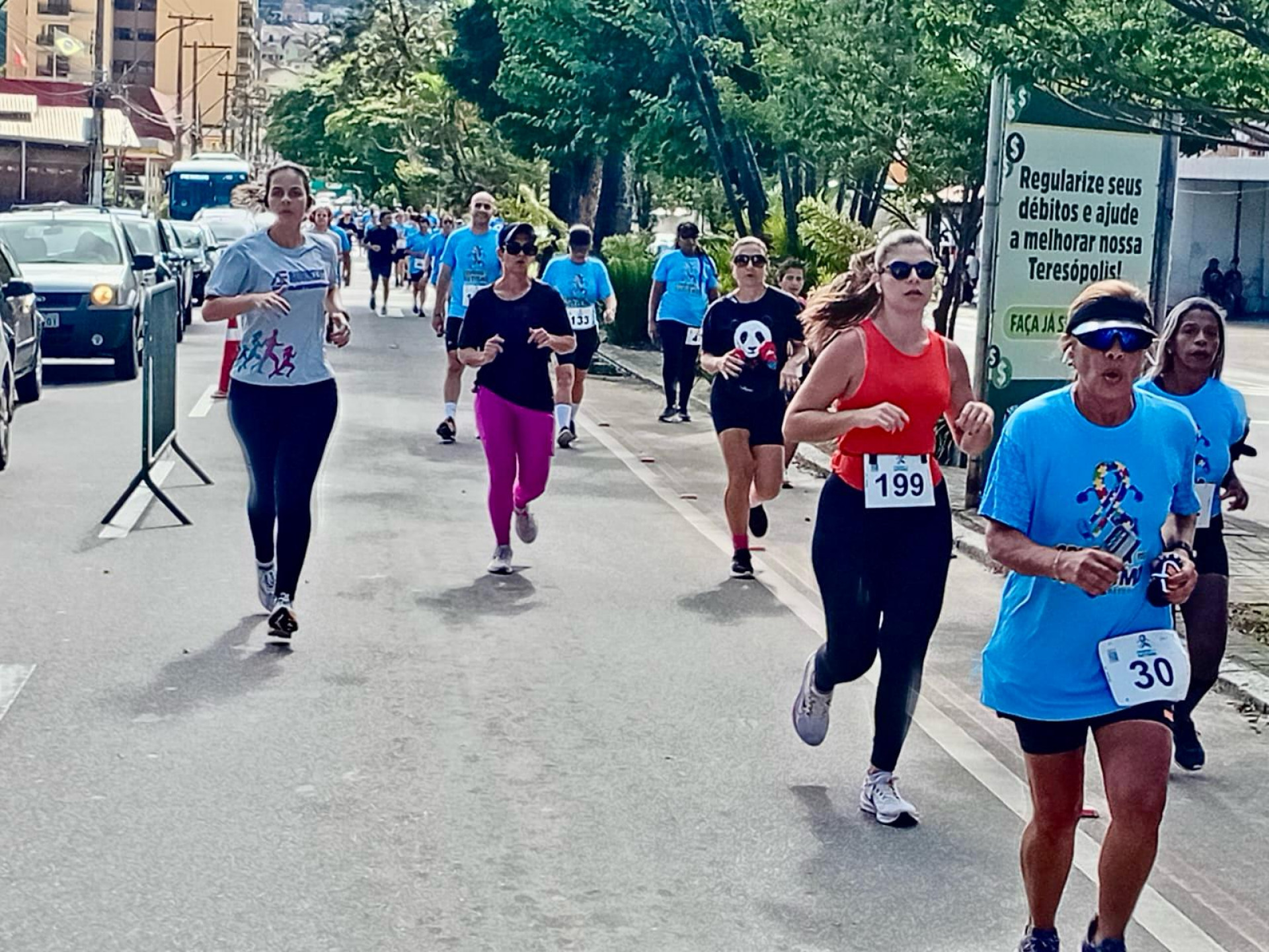 Corrida reuniu 200 participantes que fizeram um percurso de 5km pela principal avenida da cidade - Divulgação