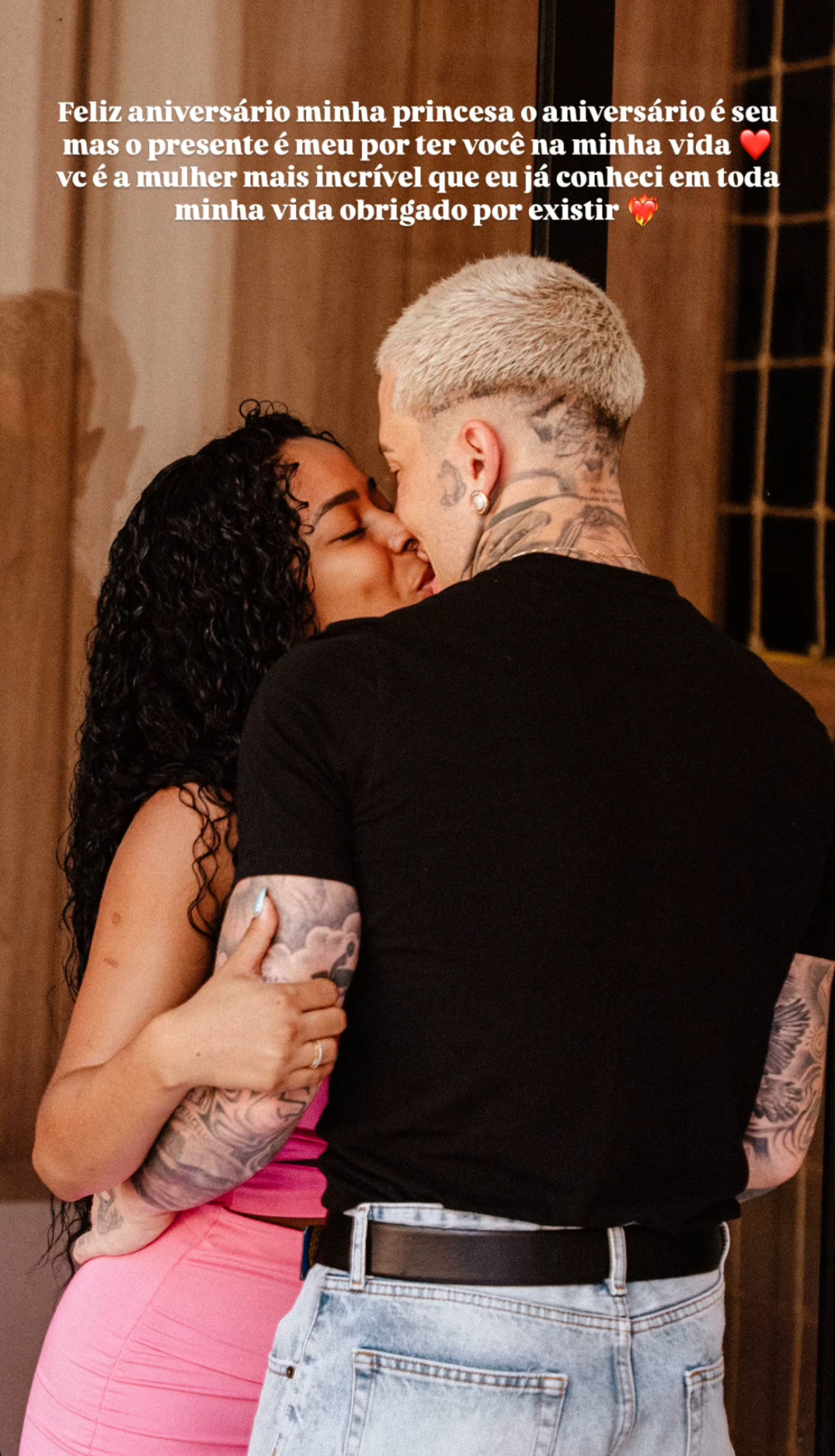 MC Daniel parabeniza noiva em aniversário - Reprodução / Instagram