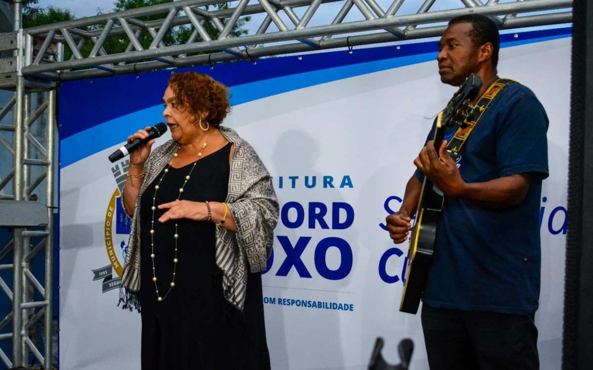 A cantora Jussara Gomes desfilou grandes sucessos da MPB durante o evento