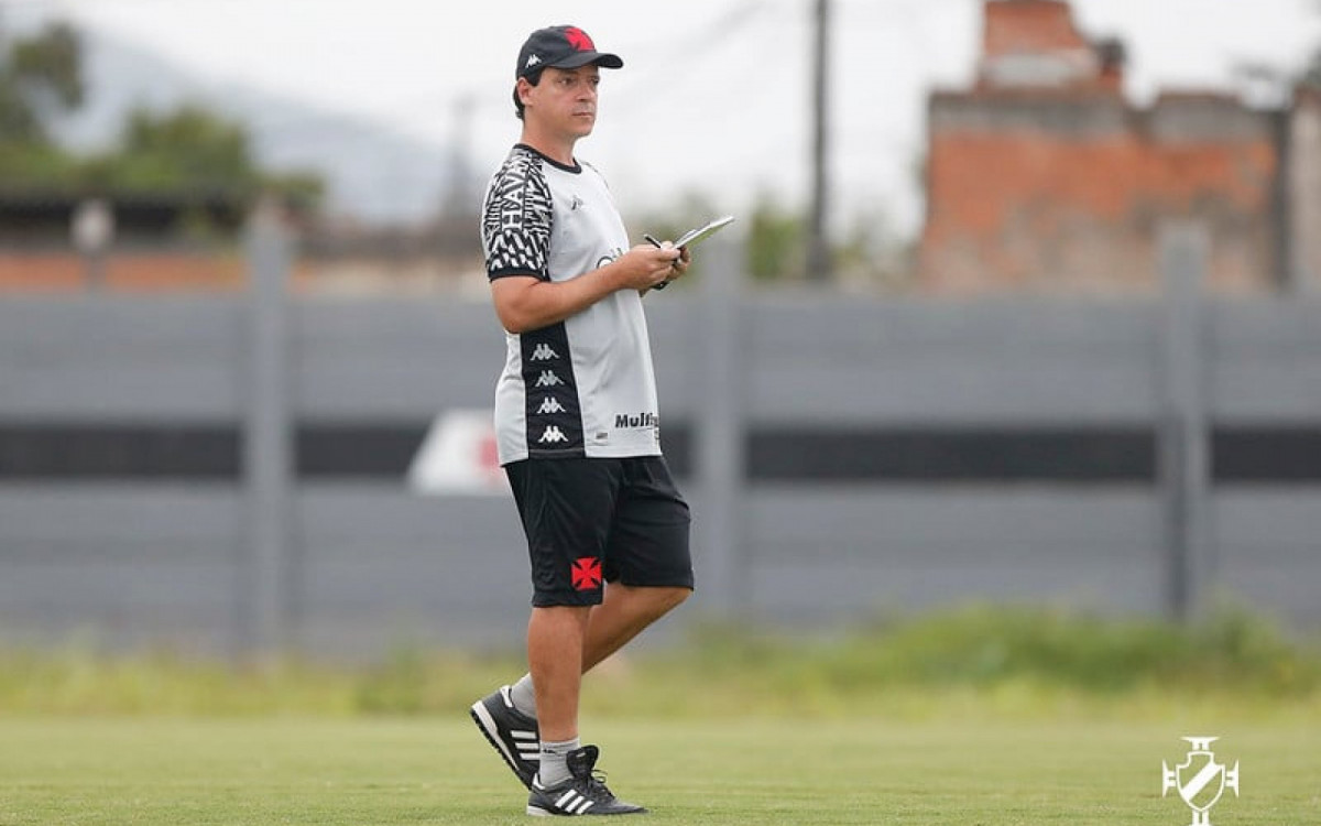 Diniz segue como plano A do Vasco, que mantém otimismo por acerto