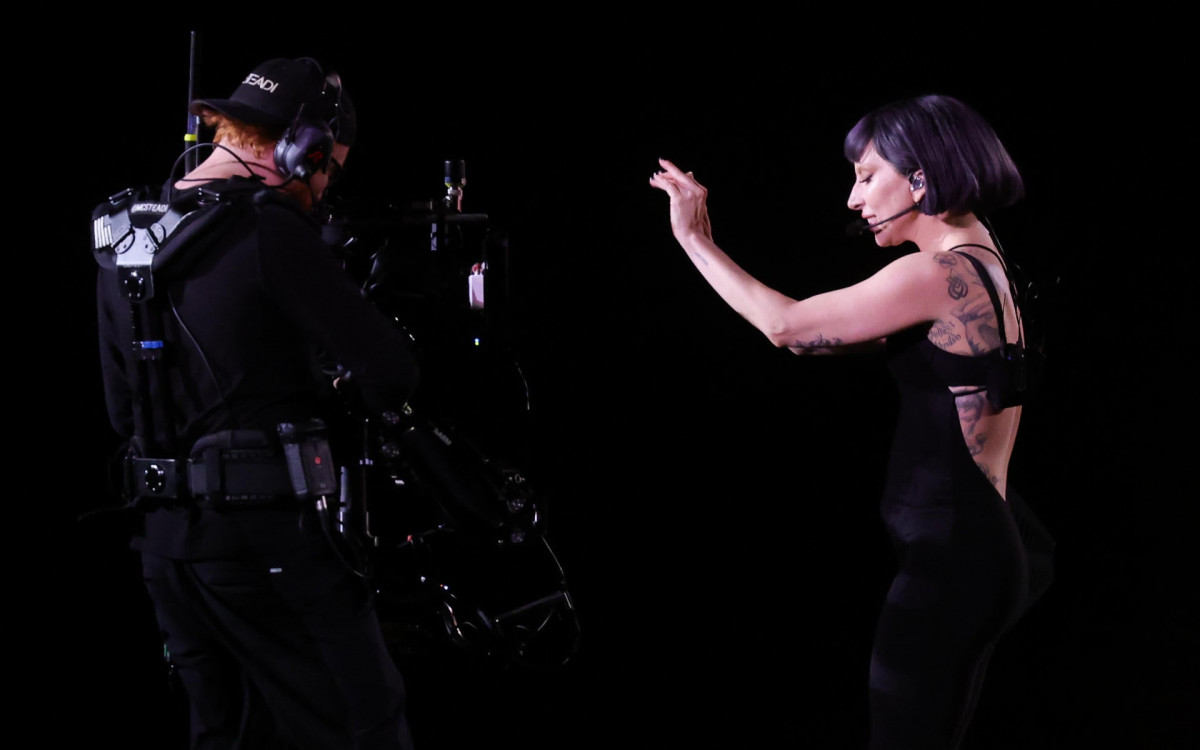 Lady Gaga levou os fãs ao delírio ao fazer a passagem de som