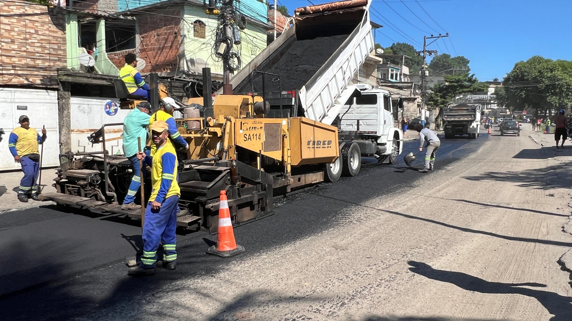 A Avenida Joaquim da Costa Lima teve um bom trecho pavimentado  nesta sexta-feira - Jeovani Campos / PMBR