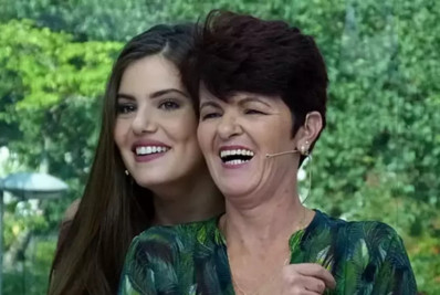 Camila Queiroz se enfurece com críticas por mãe trabalhar como manicure