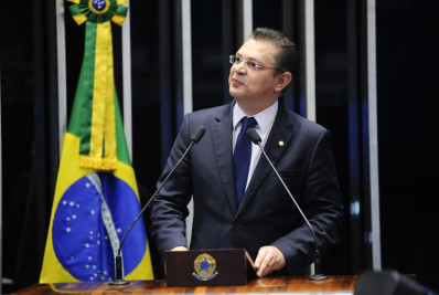 Líder do PL na Câmara alega imunidade parlamentar para não responder a Dino