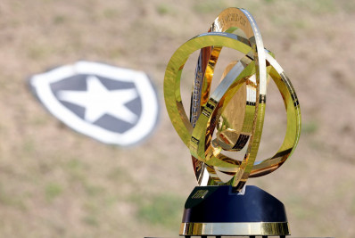 Vídeo: veja a reação de jogadores do Botafogo ao conhecerem a taça do Mundial