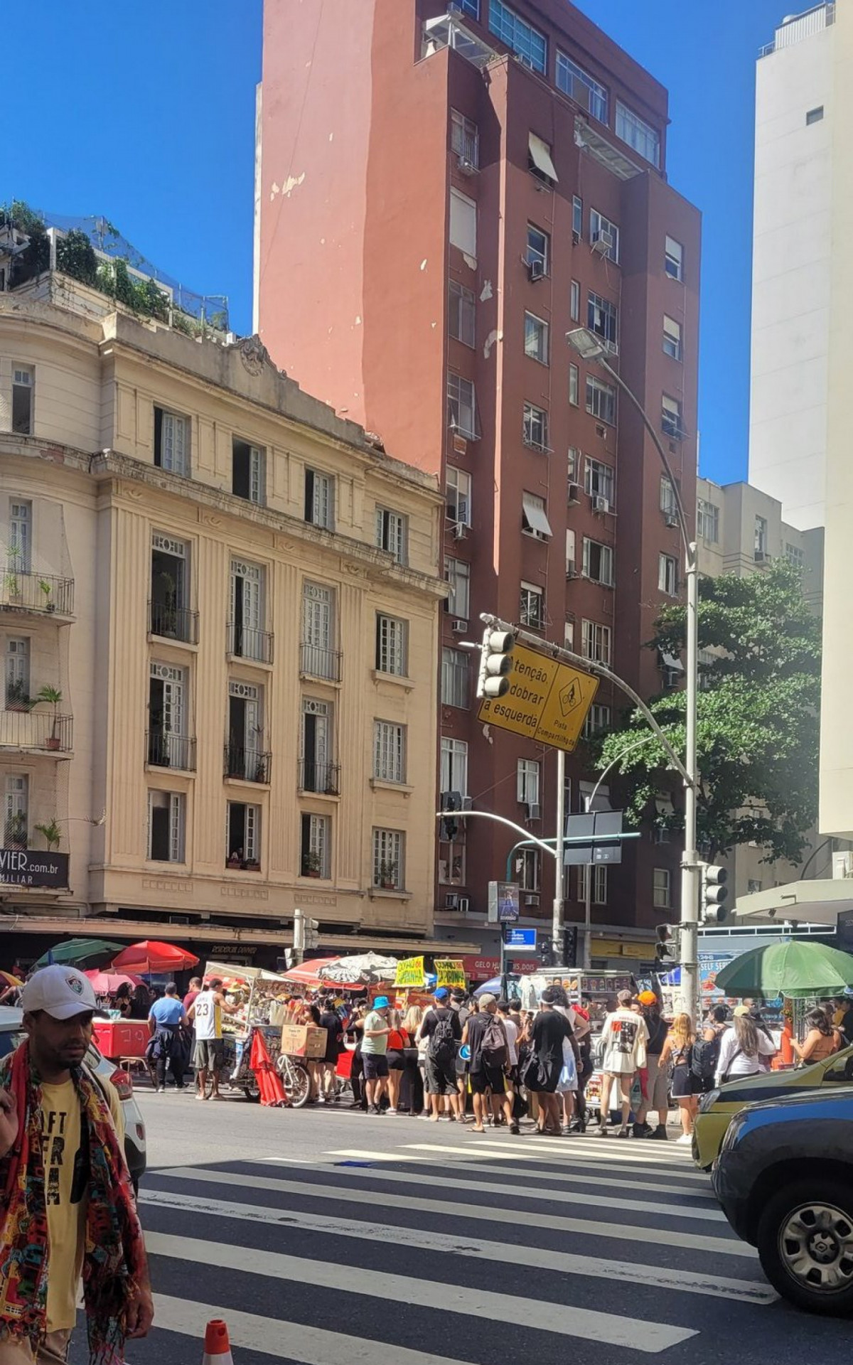 Rua Duvivier concentra grande fila de pessoas