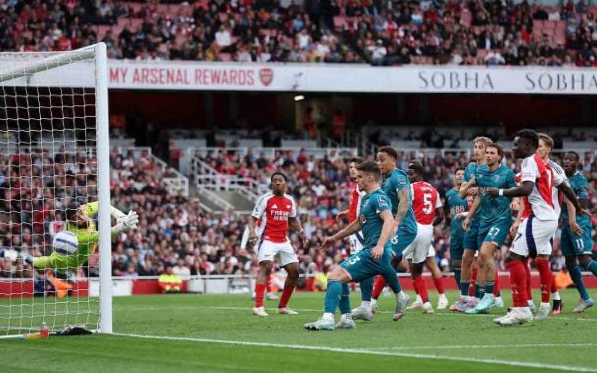 Arsenal leva virada do Bournemouth e n&atilde;o garante vaga na Champions
