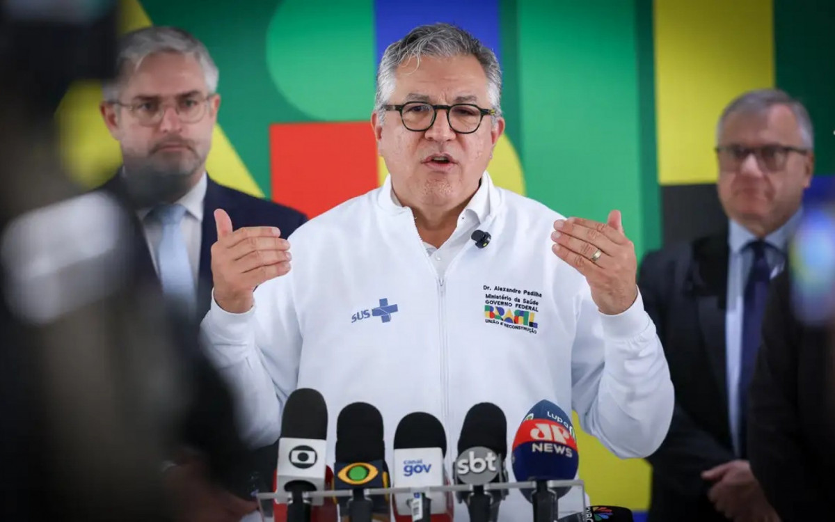 Padilha anuncia mais de 3 mil vagas no edital do programa Mais Médicos