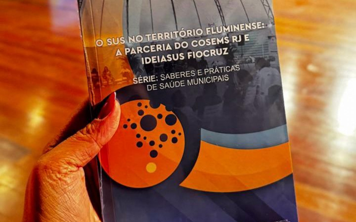 Amamenta Petrópolis sendo destaque no livro \