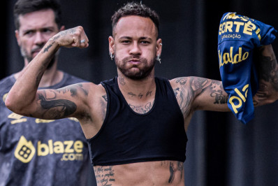 Neymar trabalha até 11 horas por recuperação no Santos e agrada comissão técnica