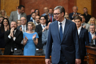 Presidente da Sérvia é internado em hospital militar após retornar dos Estados Unidos