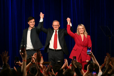 Segundo projeções, primeiro-ministro Anthony Albanese é reeleito na Austrália