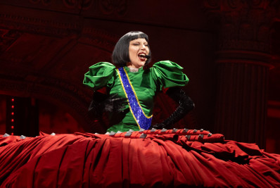 Lady Gaga leva Praia de Copacabana ao delírio com espetáculo histórico