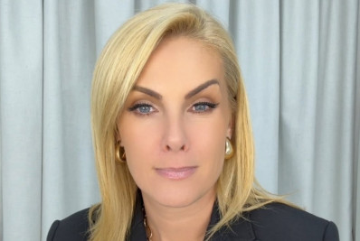 Após emagrecer, Ana Hickmann exibe curvas de biquíni