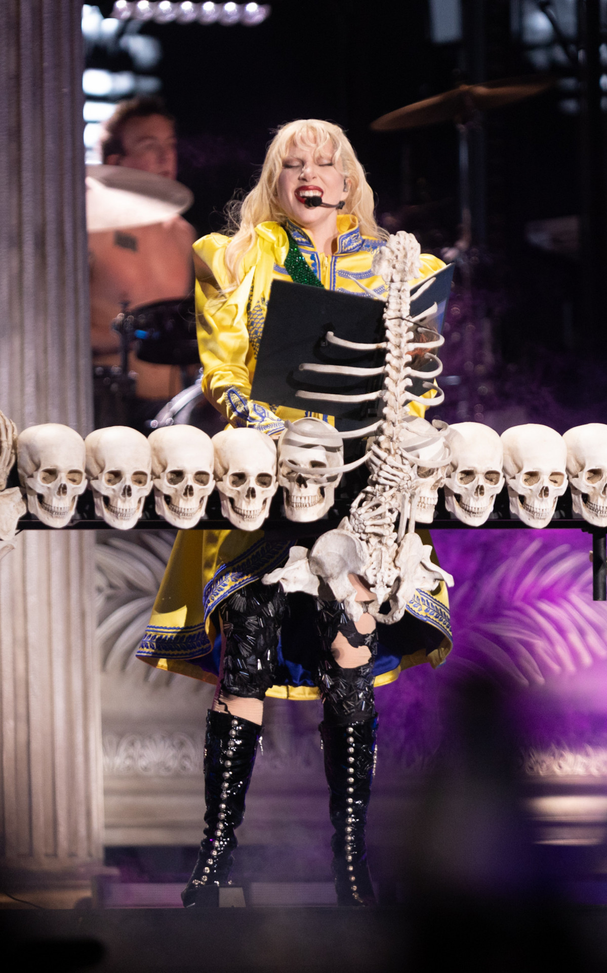 Lady Gaga reúne mais de 2 milhões de pessoas em Copacabana