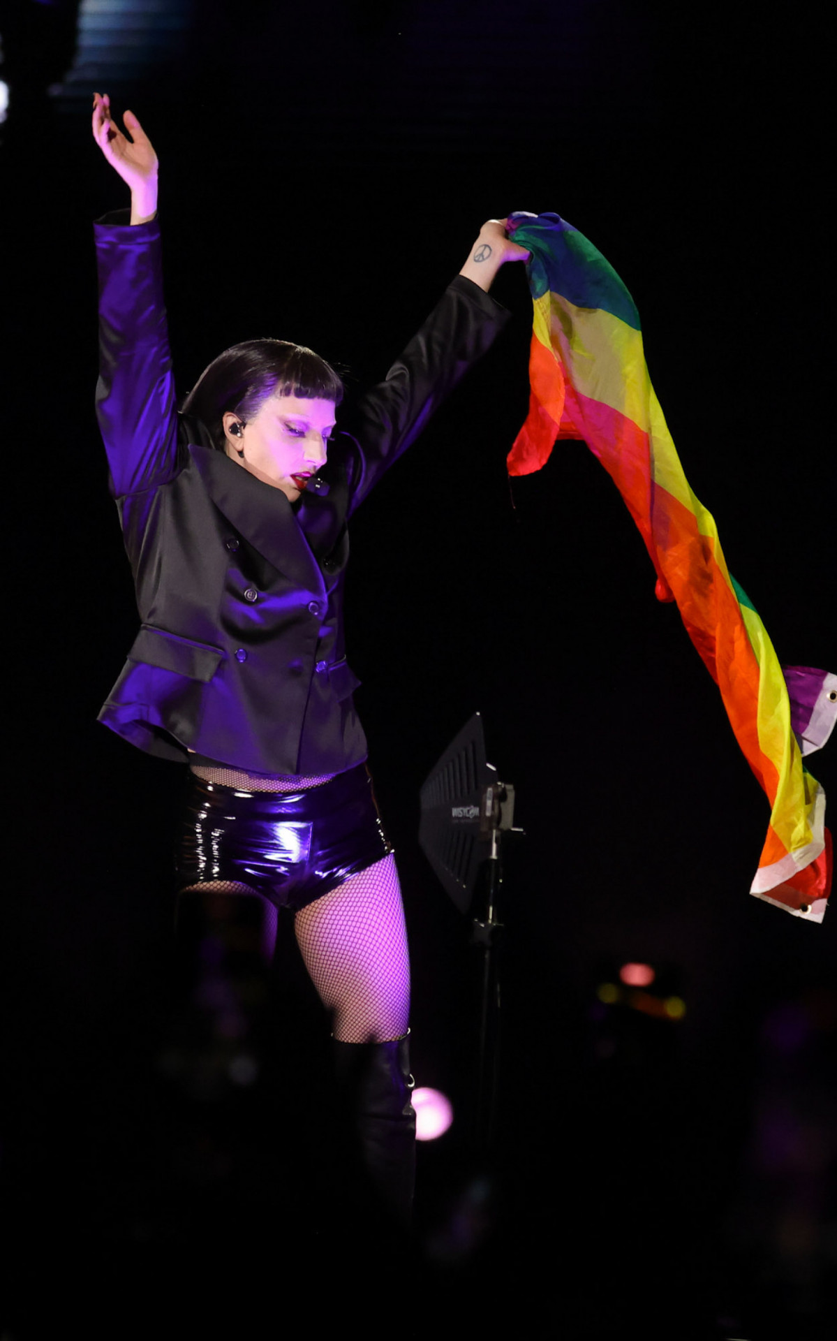 Lady Gaga reúne mais de 2 milhões de pessoas em Copacabana