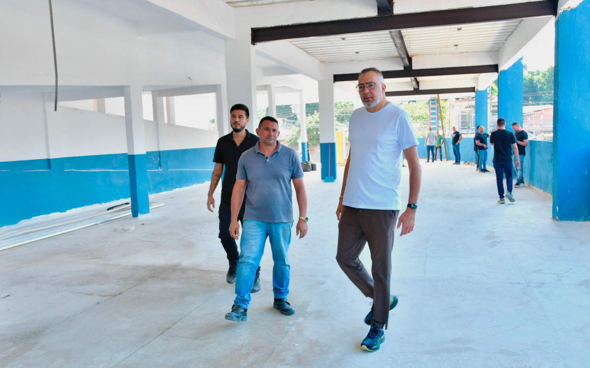 Durante a visita &agrave; escola, Canella destacou a valoriza&ccedil;&atilde;o dos professores e o investimento na educa&ccedil;&atilde;o 